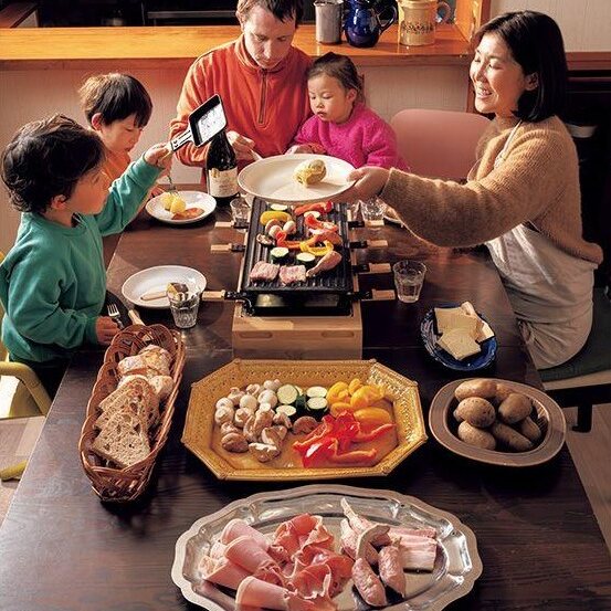 Ambiance de soirée raclette (photo d’illustration)
